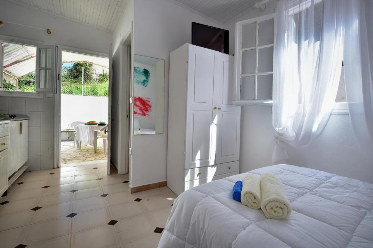 Merlyn Rooms Into The Nature, 100M From The Beach Dafnila Extérieur photo