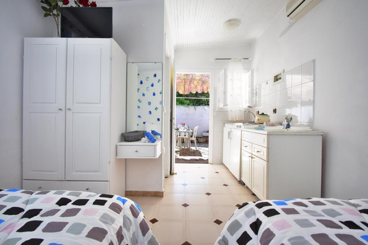 Merlyn Rooms Into The Nature, 100M From The Beach Dafnila Extérieur photo