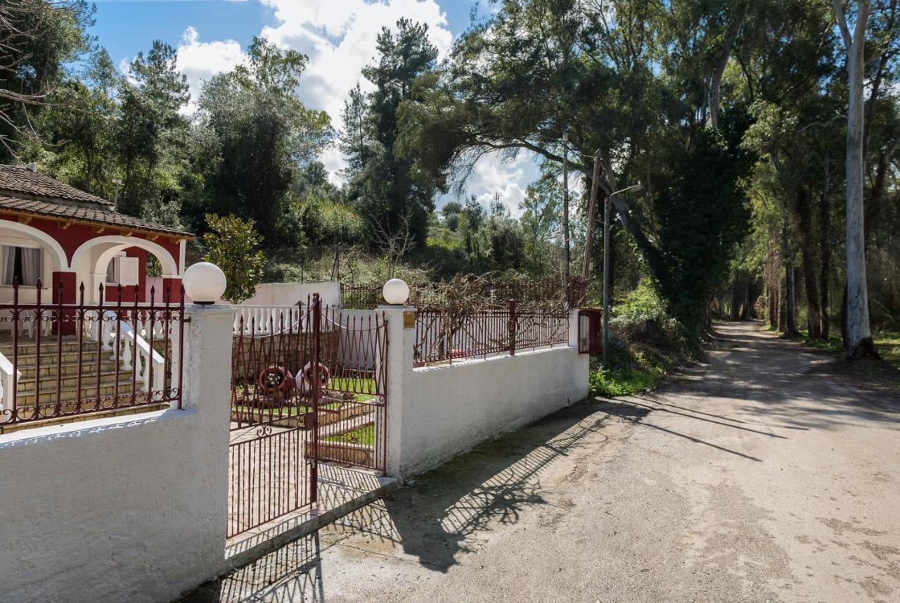 Merlyn Rooms Into The Nature, 100M From The Beach Dafnila Extérieur photo